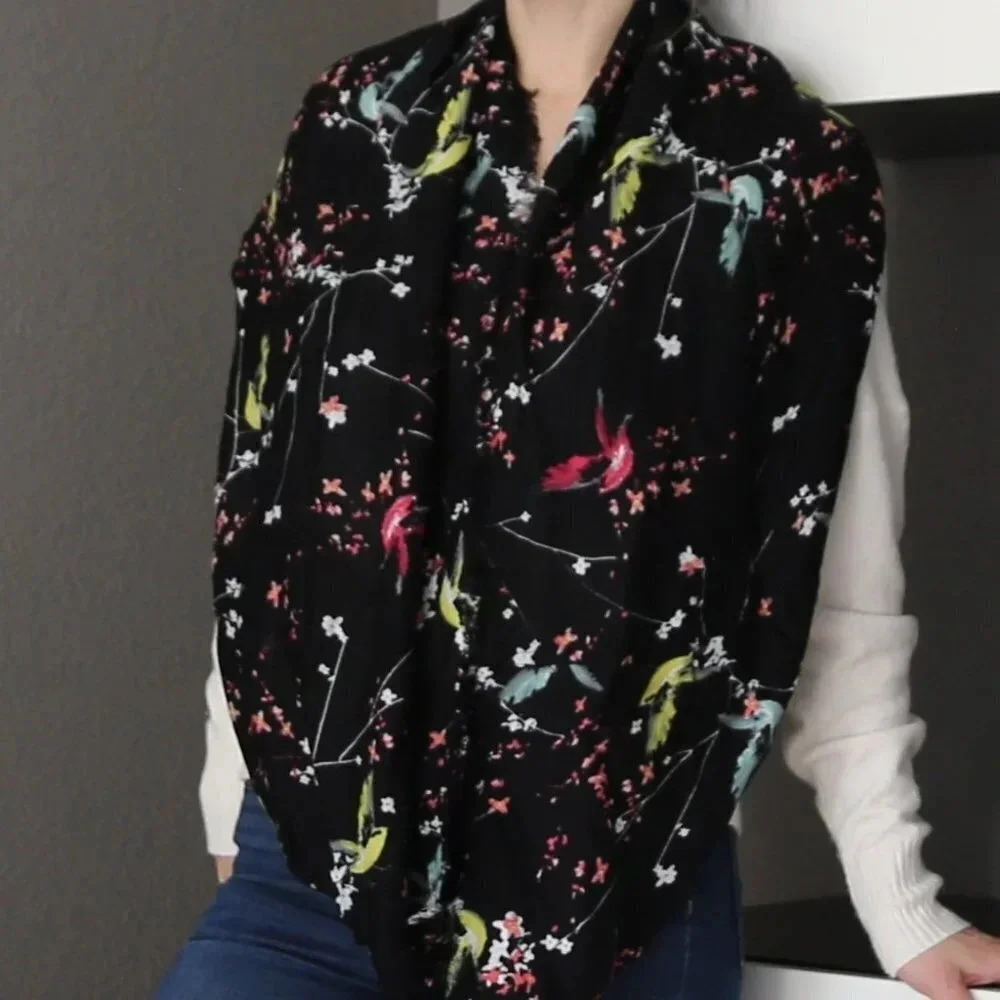 Scarf - Picture 7 of 10